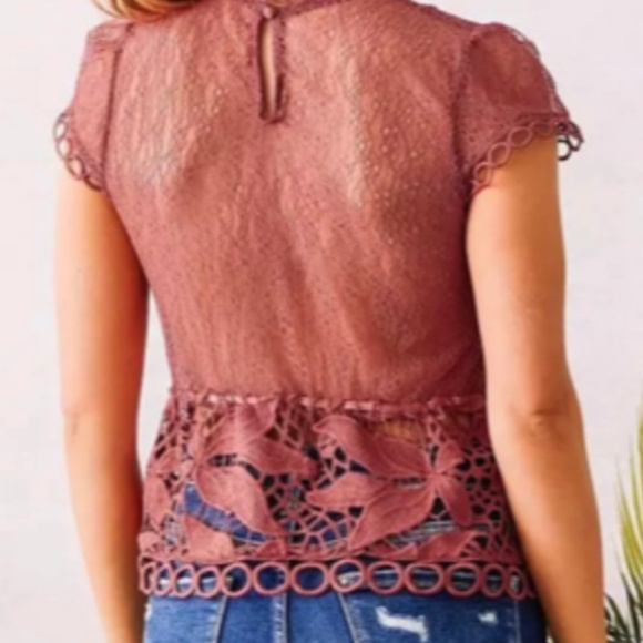 Buckle Crochet Floral Top - Picture 4 of 6